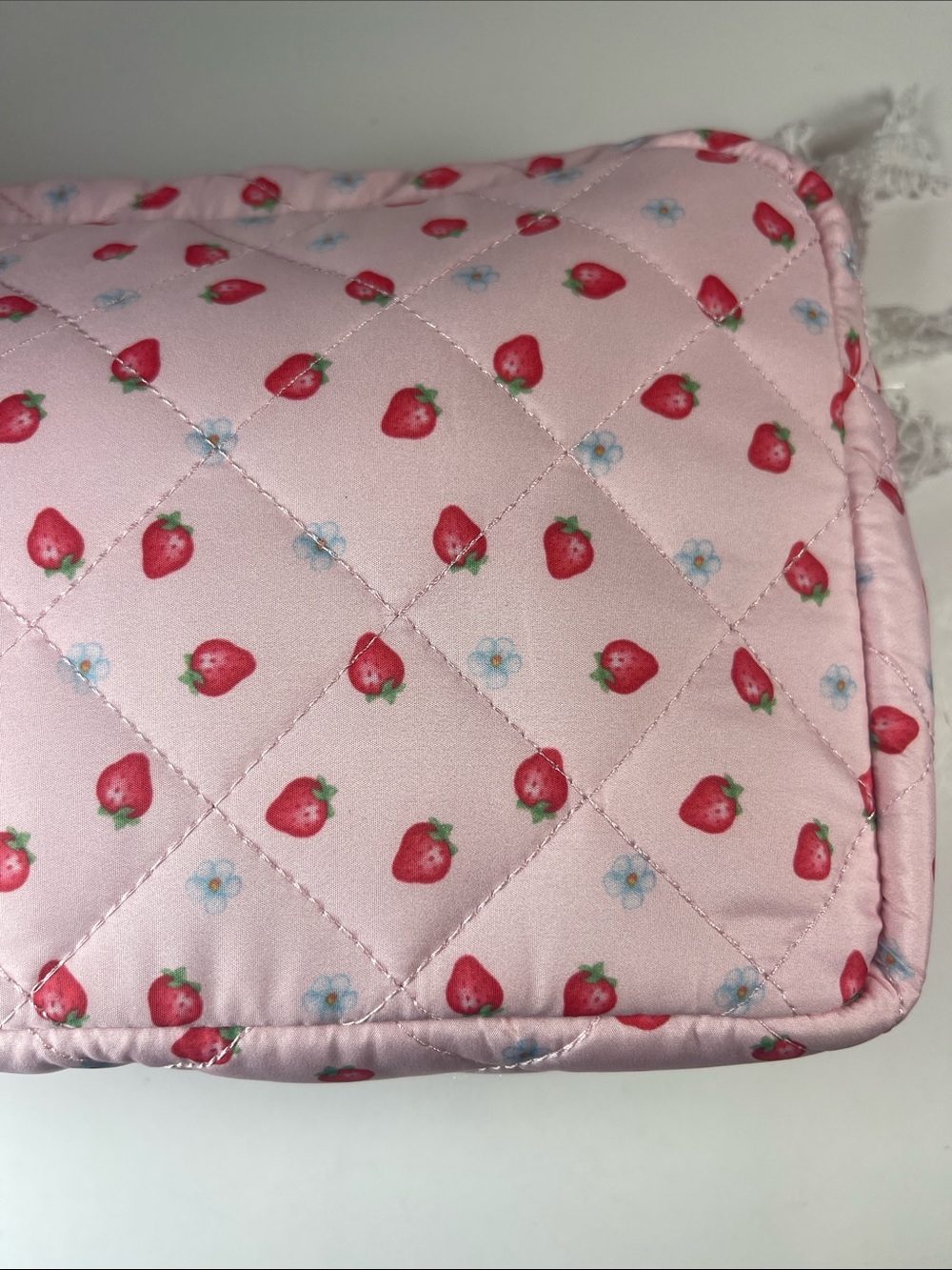 Strawberry Shortcake Pink Quilted Cosmetic Makeup Bag Pouch NWOT - Picture 11 of 11